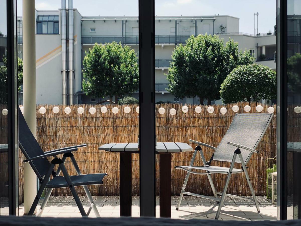 Parkplatz Und Balkon - Burberg'S Heimathafen In Wiesbaden Eksteriør billede